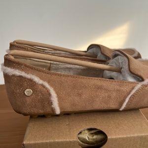 Ugg Hailey Sparkle Tan Suede. size 6. Can be use for woman.